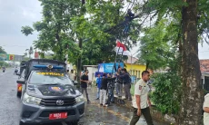 Kabel Telekomunikasi di Karawang Acak-acakan, Pemkab Lakukan Pembersihan