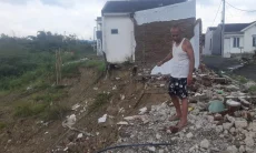 Belasan Rumah di Perumahan Kota Baru Keandra Cirebon Rusak Akibat Longsor