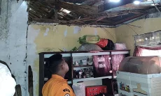 Hujan Plus Angin Kencang, Dua Rumah di Cigombong Ambruk