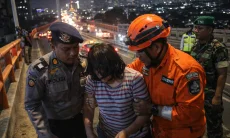 Diduga Hendak Bunuh Diri, Perempuan Tuna Rungu Diamankan di Flyover Pasupati