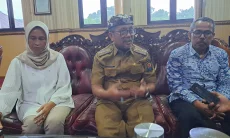 Redam Kekhawatiran Warga, Bupati Cirebon Pastikan Bank Daerah Tetap Stabil