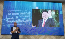 FOTO: Ignasius Jonan Terima Penghargaan Lifetime Achievement SBM ITB