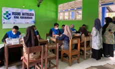 Ratusan Siswa SMP 1 Karangligar Korban Banjir Karawang Berobat karena Gatal-Gatal