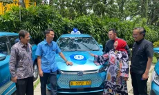 Bandung Masuk Era Taksi Listrik, 50 Unit e-Bluebird Resmi Beroperasi Jelang Ramadan