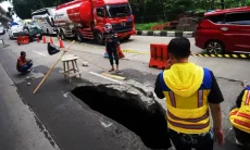 Lubang Besar di Jalan Sholeh Iskandar Ancam Pengendara, Dedie A Rachim Ogah Diam