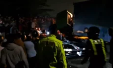 Truk Kontainer Terguling Timpa Mobil, Satu Keluarga Tewas