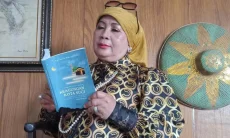 Jelang Ramadan Tahun Ini, Halimah Munawir Luncurkan Buku Puisi Keagungan Kota Suci