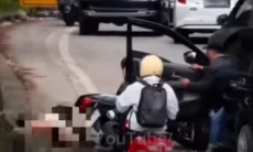 Viral Pintu Mobil Tiba-tiba Terbuka, Pengendara Motor Terpental ke Parit