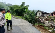 Polsek Cipatat Cek Fakta Pergerakan Tanah Dekat PT Minerba