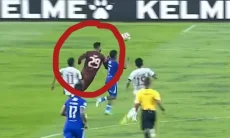 Aksi Igor Rodrigues Kiper Persita Buat Warganet Heran saat Lawan Persib Bandung