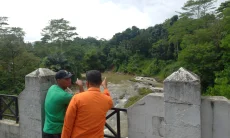 Tebing Longsor Setinggi 10 Meter Diduga Saluran Drainase Belum Rampung