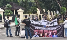 Mahasiswa Kritik Pemkab Cirebon, Soroti Jalan Rusak, Sampah, dan Pelayanan Publik