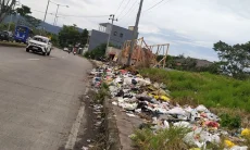Etalase Kabupaten Bandung Tercoreng, Sampah Liar Menumpuk di Akses Tol Soroja