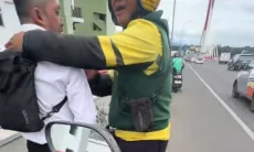 Viral Pemotor Gagalkan Dugaan Percobaan Bunuh Diri di Flyover Pasupati