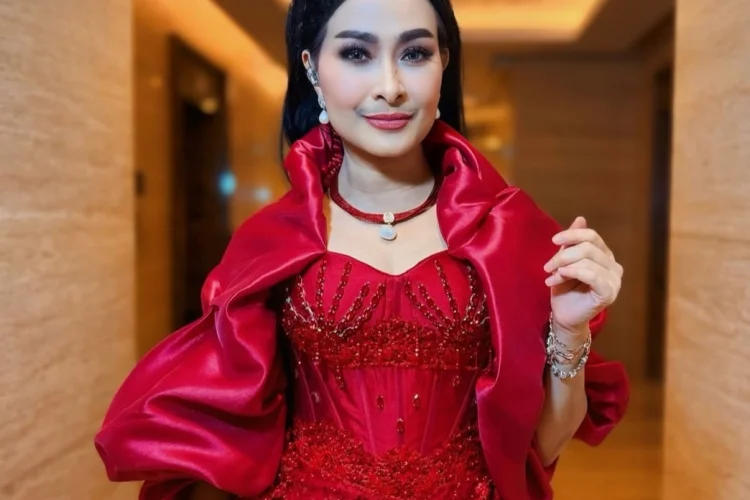 Unggahan Iis Dahlia Memanas, Ressa Dituding Picu Boikot Denada
