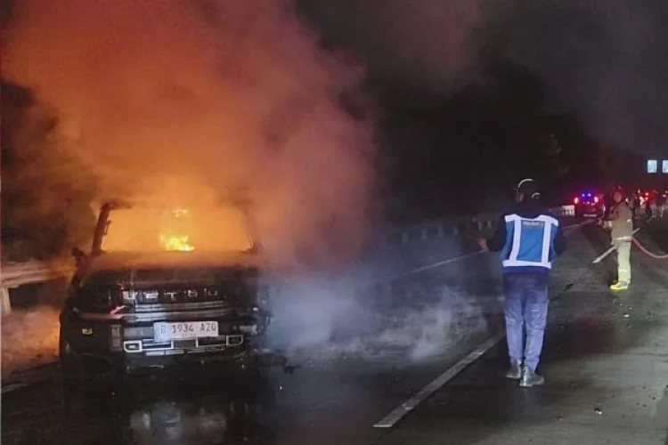 Mobil Balapan di Tol Jagorawi, Kecelakaan Hingga Terbakar