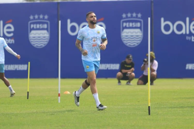 Layvin Kurzawa Debut di Laga Ratchaburi FC vs Persib, Bojan Hodak: Beberapa Menit