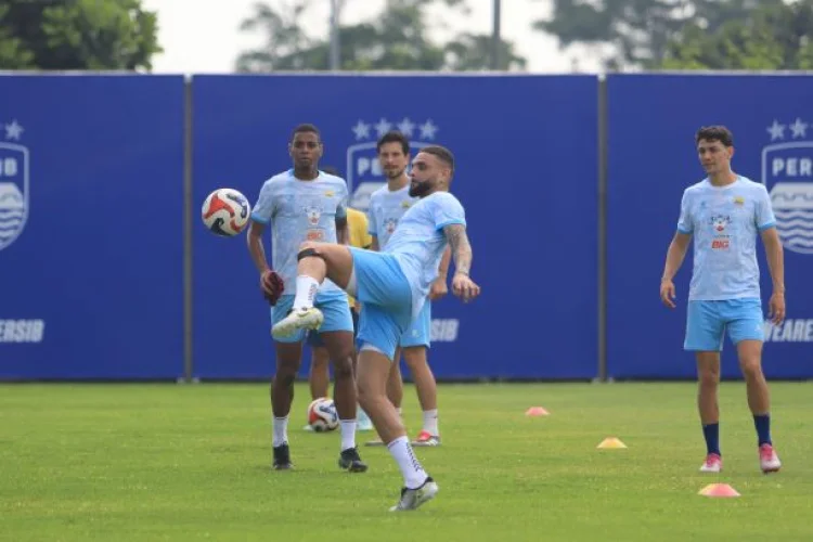 Prediksi Susunan Pemain Persib vs Malut United, Layvin Kurzawa Debut