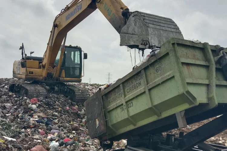 Anggaran Minim, DLH Kabupaten Cirebon Mengelola Ribuan Ton Sampah per Hari