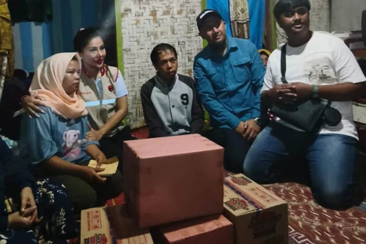 Longsor Pangalengan, Anggota DPRD Kabupaten Bandung Tinjau Lokasi dan Beri Bantuan