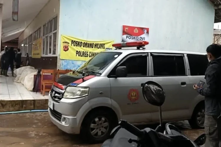 Dampak Longsor Cisarua, MTs Yabis Pasirlangu jadi Tempat Logistik dan Jenazah