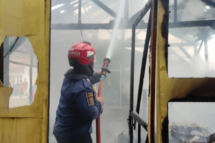Warung Soto Ohim Hangus Terbakar, Penyebabnya Tabung Gas Bocor