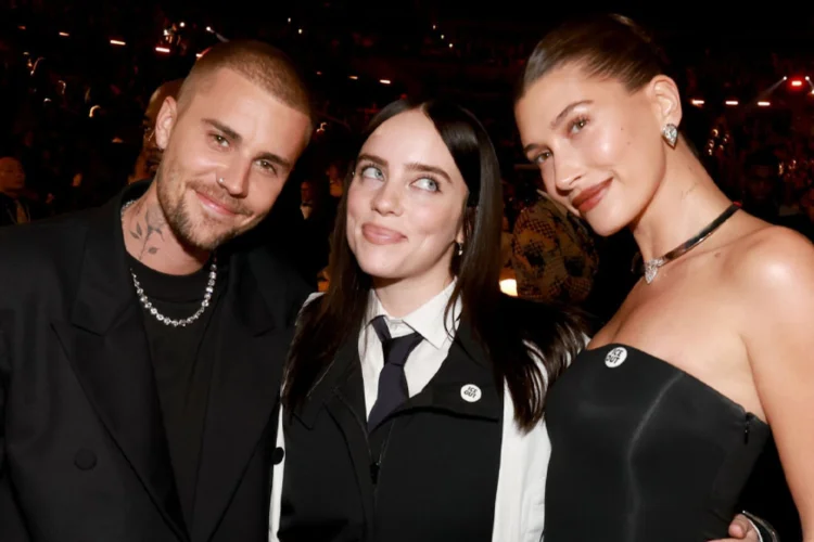Makna di Balik Pin 'ICE OUT' yang Meriahkan Rec Carpet Grammy Awards 2026