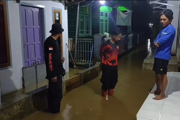 Cuaca Ekstrem, Banjir Rendam 30 Rumah di Cikijing Majalengka Usai Hujan Deras 6 Jam