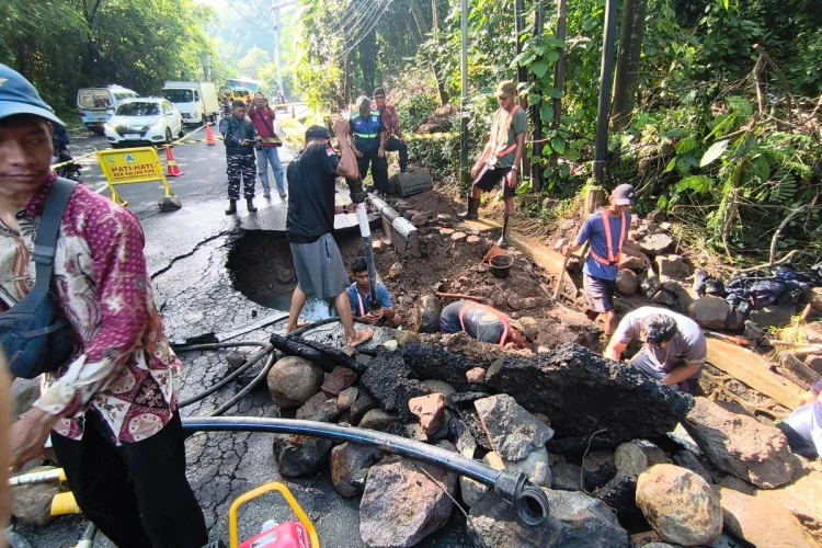 Pipa Bocor di Kawasan Bukit Plangon, Ancaman Bencana Hantui Warga