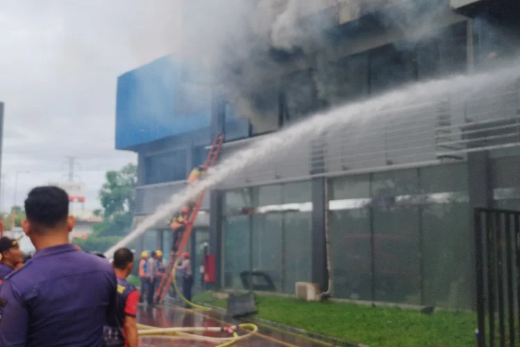 Kantor Karoseri Delima Jaya Hangus Terbakar, Sempat Ada Ledakan