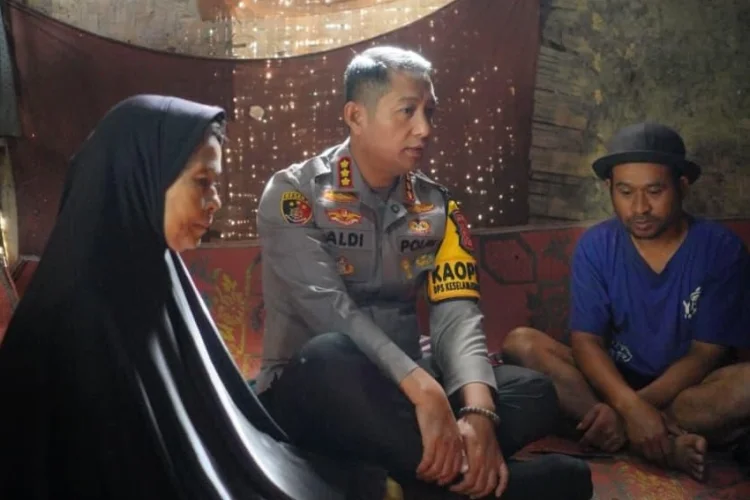 Dari Kepedulian Jadi Aksi, Kapolresta Bandung Bedah Rumah Buruh di Arjasari