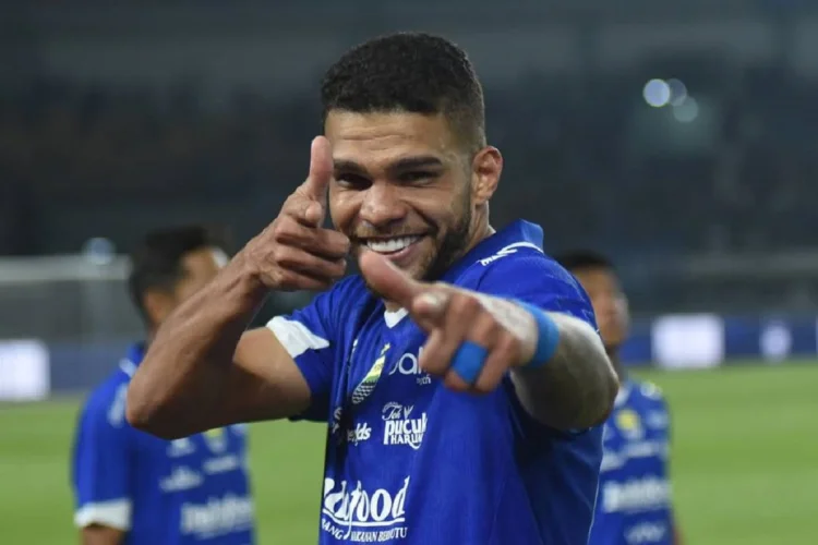 Makin Dicintai Bobotoh, Berguinho Termotivasi Wujudkan Hattrick Juara Persib