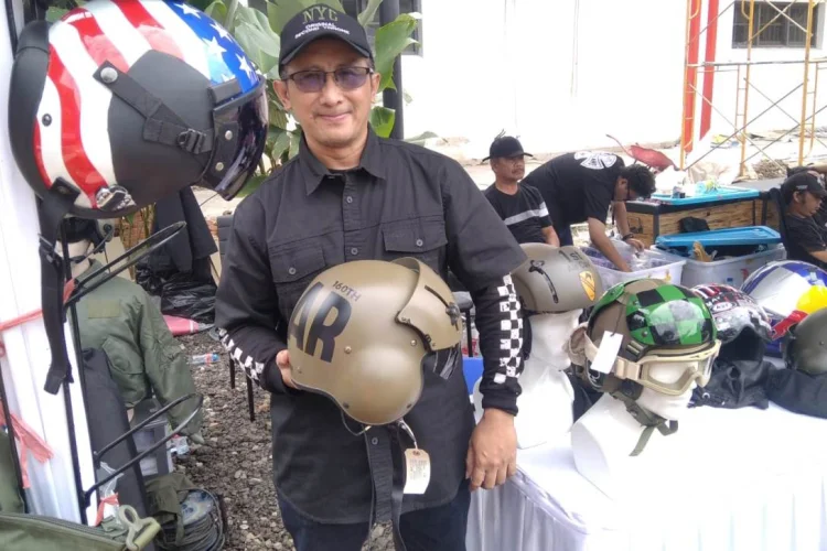 Helm dan Aksesori, Jejak Cinta Taufic pada Dunia Militer