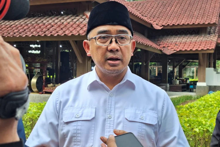 Farhan Siapkan Program UHC Bagi Warga yang Kehilangan Status BPJS PBI
