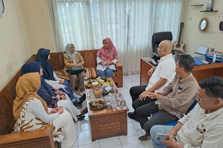 Komisi I Cek Layanan Adminduk dan Srikandi di Kecamatan Tengah Tani