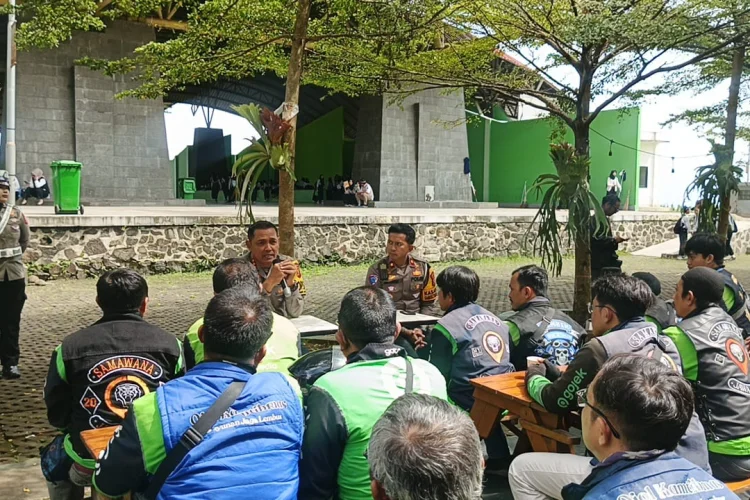 Ojol Curhat ke Polisi, Mayoritas Penumpang Perempuan Enggan Pakai Helm
