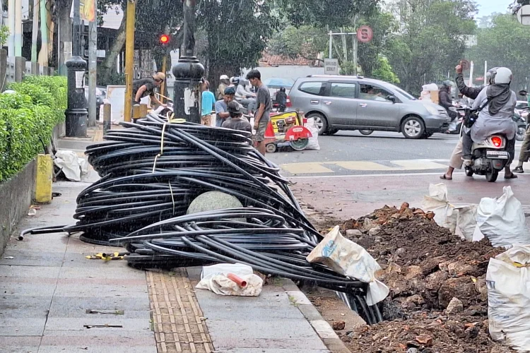 Farhan Minta Perbaikan Jalan, Trotoar dan Drainase Gak Ganggu Kenyamanan Warga