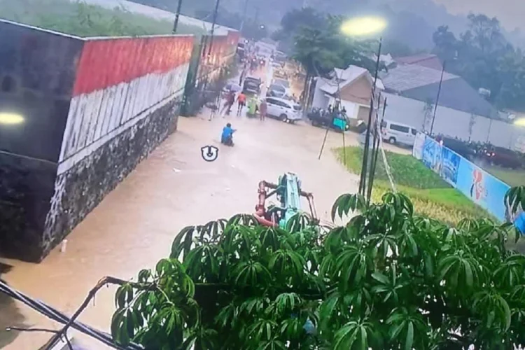Banjir Babakan Madang Terjang 63 Rumah, Jalan Menuju Kediaman Prabowo Tergenang