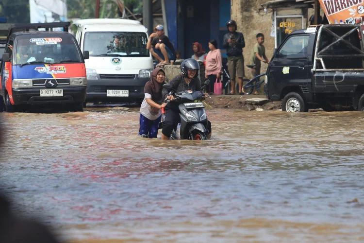 FOTO : Banjir Jalan Cicalengka-Majalaya