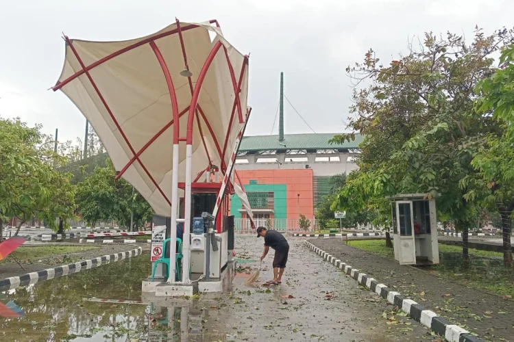 Angin Puting Beliung Terjang Cibinong, Stadion Pakansari Porak-poranda
