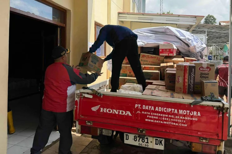 Daya Group dan DAM Salurkan Bantuan dan Servis Gratis Motor Korban Longsor Cisarua