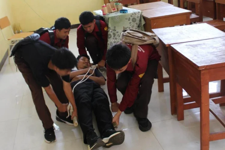 Kolaborasi Cisadane Resik dan Sagaranten Volunteer, Siswa Dilatih Mitigasi Bencana