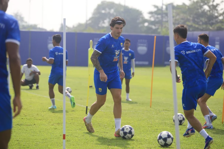 FOTO: Persib Bandung Kembali Berlatih Usai Libur Sepulang dari Thailand