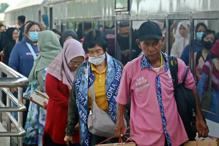Libur Imlek 2026, KAI Daop 3 Cirebon Siapkan Hampir 30 Ribu Tiket Kereta Api
