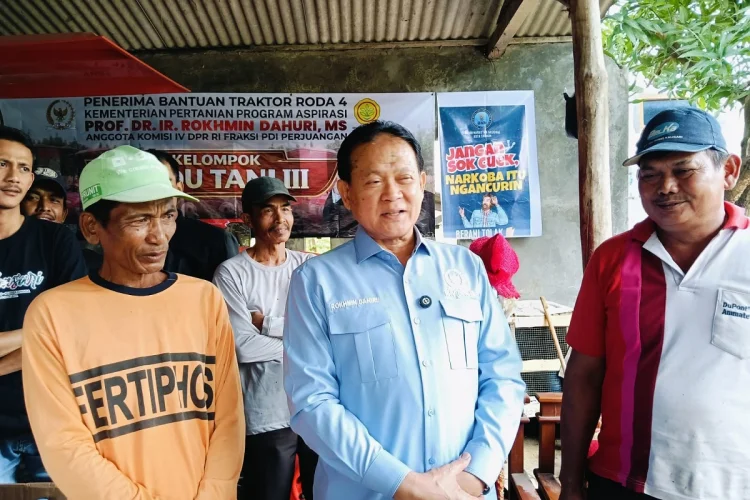 Dari Cangkul ke Traktor, Aspirasi Prof Rokhmin Menggerakkan Sawah Gebang Udik