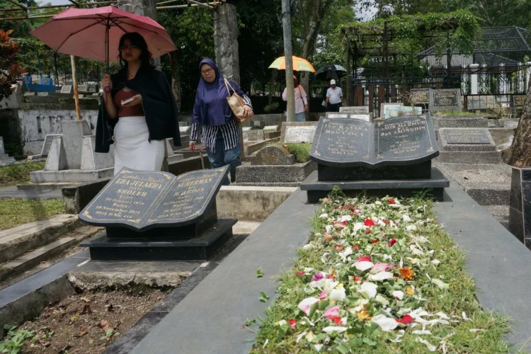 Wisata Kota Bandung Ramai Saat Long Weekend, Ziarah dan Kuliner Jadi Daya Tarik