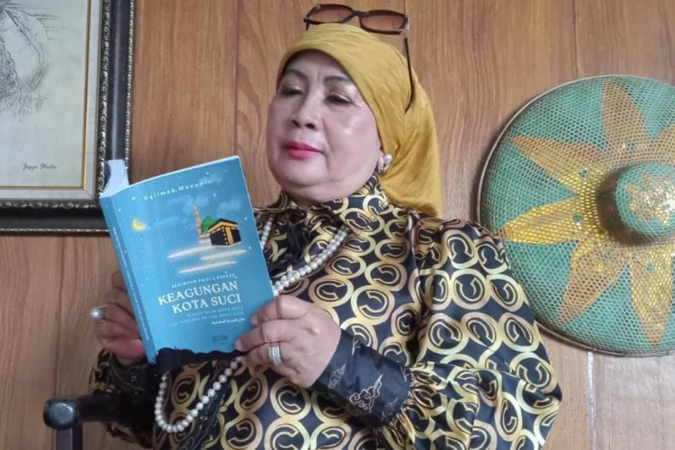 Jelang Ramadan Tahun Ini, Halimah Munawir Luncurkan Buku Puisi Keagungan Kota Suci