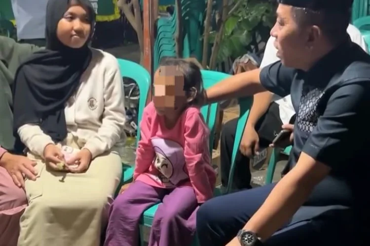 Bupati Karawang Bantu Keluarga Korban Kecelakaan Truk Kontainer