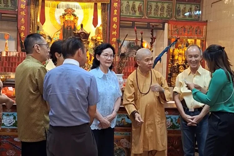 Umat Budha Rayakan Imlek Tahun Kuda Api di Vihara Dharma Ramsi