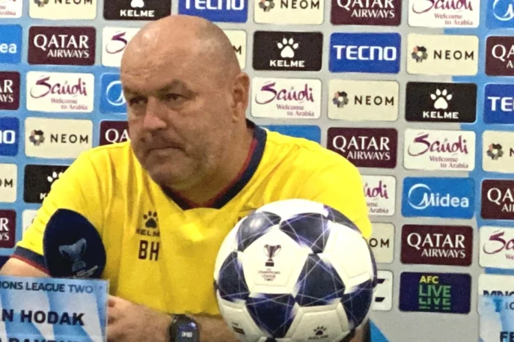 Julio Cesar Pulih, Bojan Hodak Malah Pusing